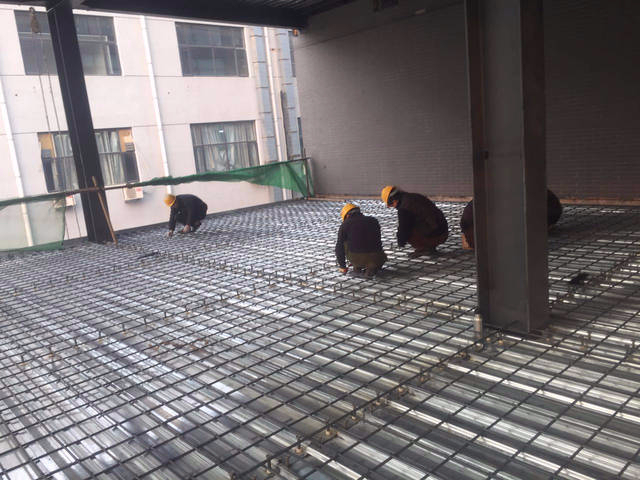 晉中鋼結(jié)構(gòu)廠家:鋼筋桁架樓承板TD2-90安裝注意事項